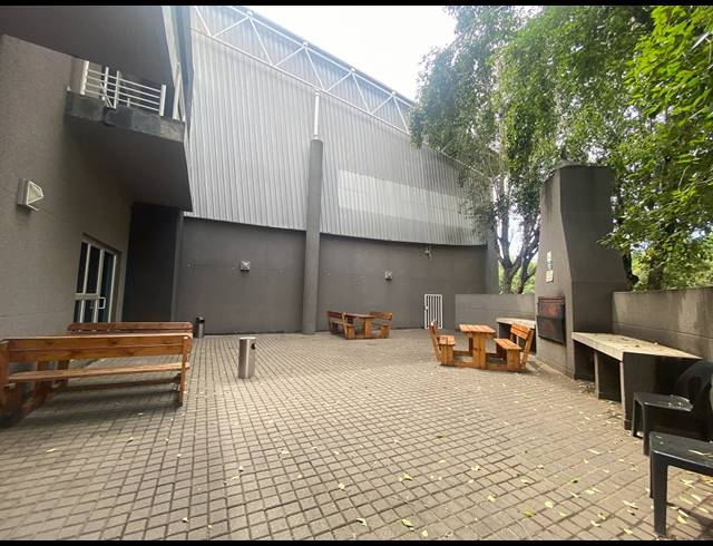 15,614M² WAREHOUSE TO LET IN LONGMEADOW